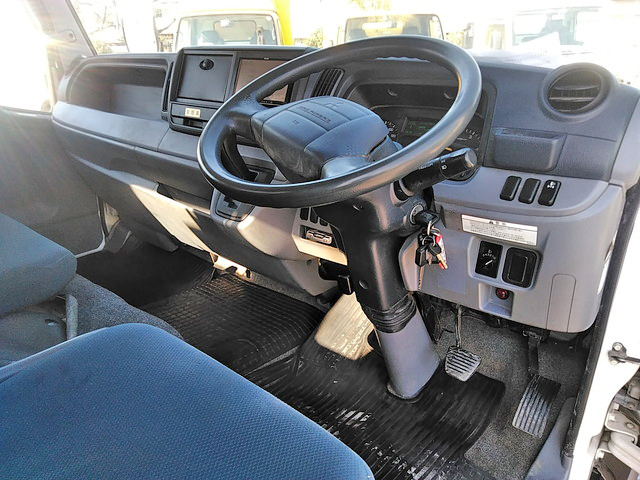 三菱ふそうキャンターユニック3段小型（2t・3t）[写真33]