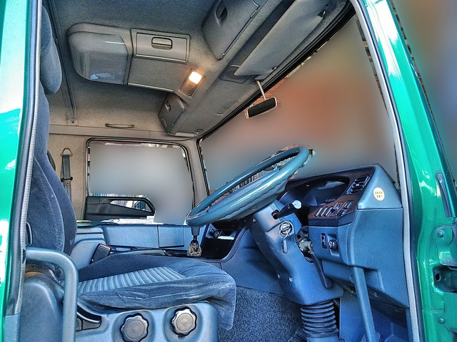 三菱ふそうスーパーグレート平ボディ大型（10t）[写真25]