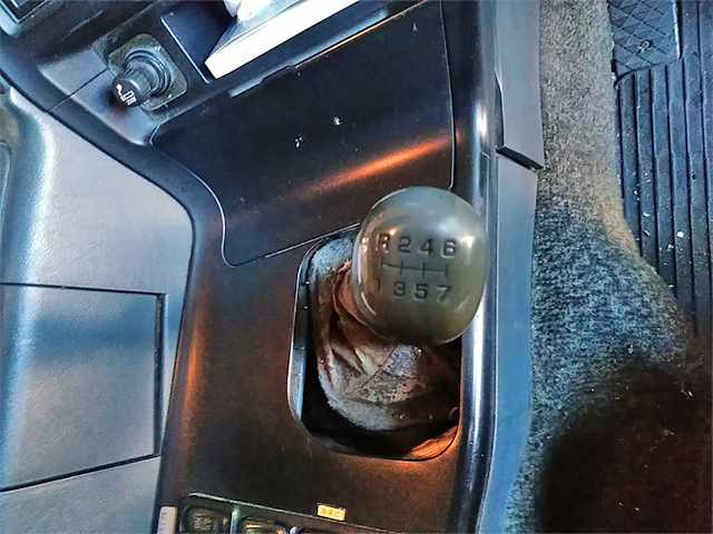 三菱ふそうスーパーグレート平ボディ大型（10t）[写真27]