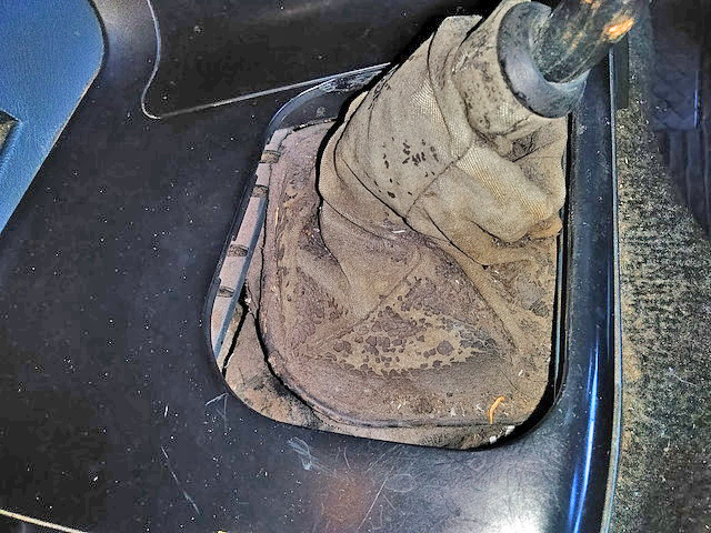 三菱ふそうスーパーグレート平ボディ大型（10t）[写真28]