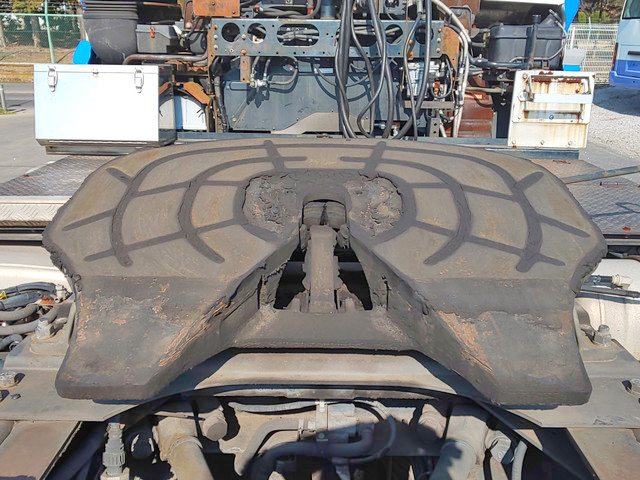 UDトラックスクオントレーラーヘッド（トラクターヘッド）大型（10t）[写真11]