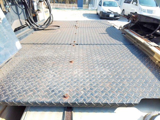 UDトラックスクオントレーラーヘッド（トラクターヘッド）大型（10t）[写真13]