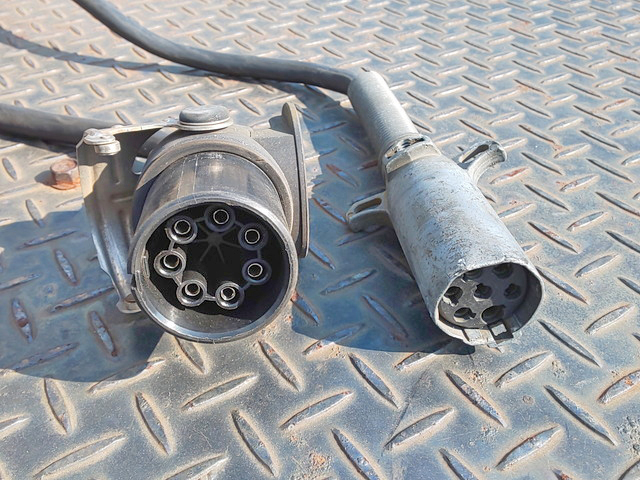 UDトラックスクオントレーラーヘッド（トラクターヘッド）大型（10t）[写真15]