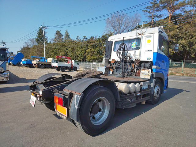 UDトラックスクオントレーラーヘッド（トラクターヘッド）大型（10t）[写真02]