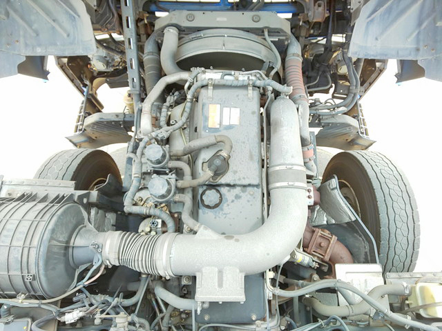 UDトラックスクオントレーラーヘッド（トラクターヘッド）大型（10t）[写真21]