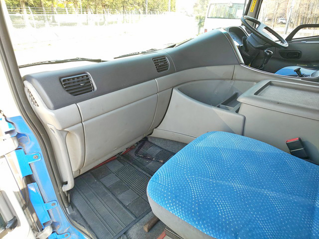 UDトラックスクオントレーラーヘッド（トラクターヘッド）大型（10t）[写真25]