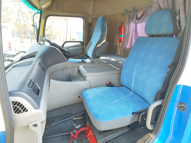 UDトラックスクオントレーラーヘッド（トラクターヘッド）大型（10t）[写真26]