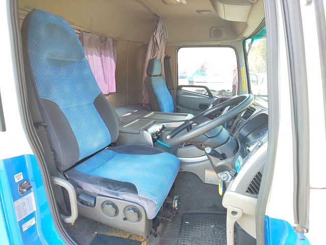 UDトラックスクオントレーラーヘッド（トラクターヘッド）大型（10t）[写真27]