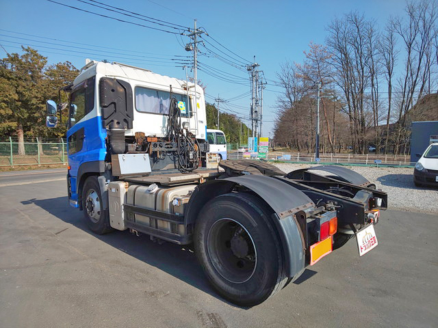 UDトラックスクオントレーラーヘッド（トラクターヘッド）大型（10t）[写真04]