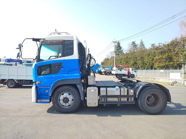 UDトラックスクオントレーラーヘッド（トラクターヘッド）大型（10t）[写真06]