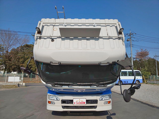 UDトラックスクオントレーラーヘッド（トラクターヘッド）大型（10t）[写真08]