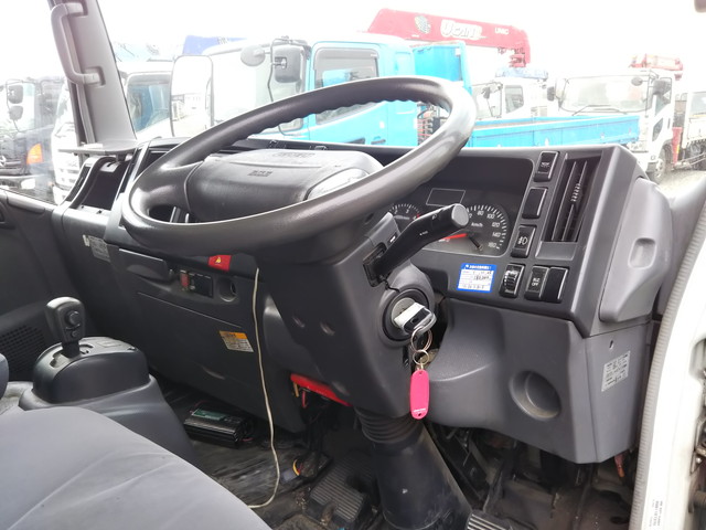 いすゞエルフアルミバン小型（2t・3t）[写真31]