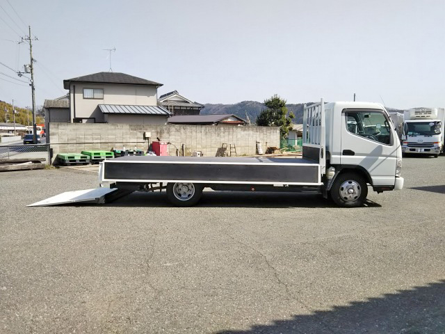 三菱ふそうキャンター平ボディ小型（2t・3t）[写真10]