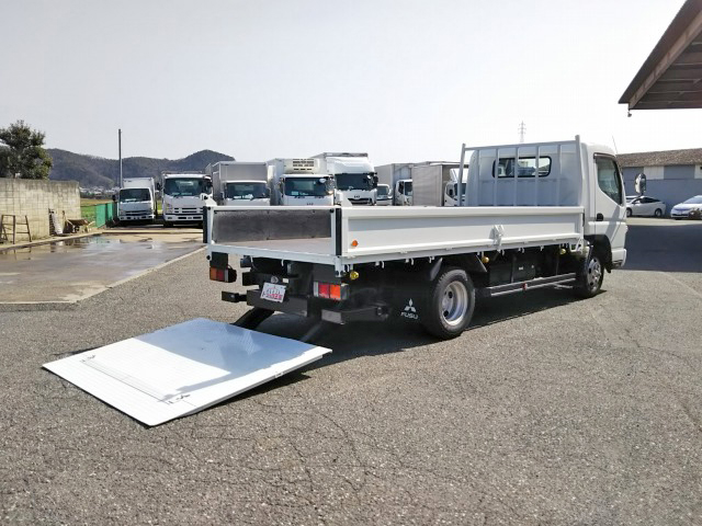 三菱ふそうキャンター平ボディ小型（2t・3t）[写真15]