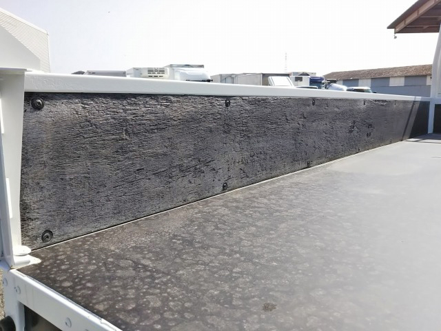 三菱ふそうキャンター平ボディ小型（2t・3t）[写真17]