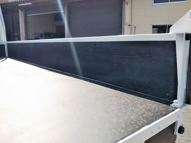 三菱ふそうキャンター平ボディ小型（2t・3t）[写真18]