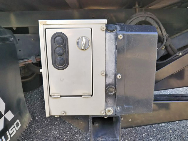 三菱ふそうキャンター平ボディ小型（2t・3t）[写真21]