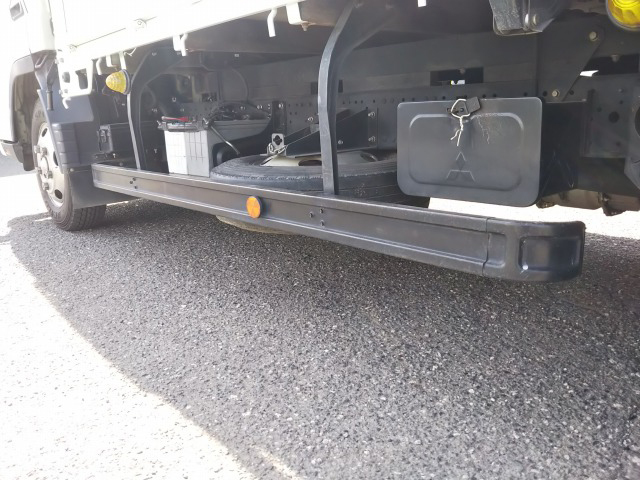 三菱ふそうキャンター平ボディ小型（2t・3t）[写真23]