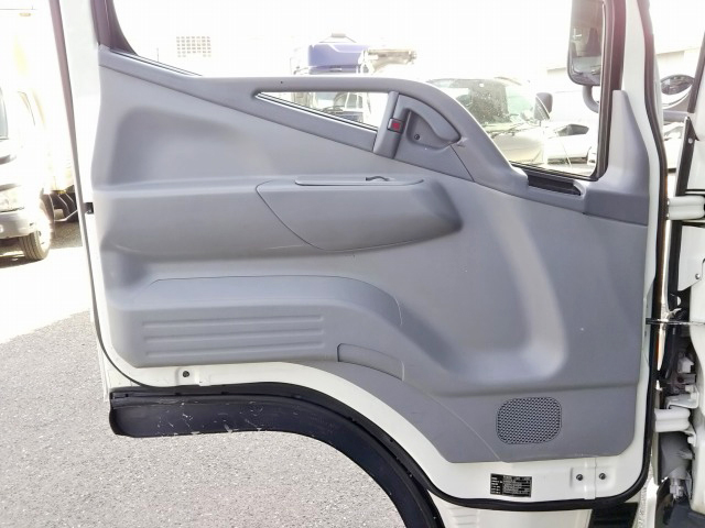 三菱ふそうキャンター平ボディ小型（2t・3t）[写真31]