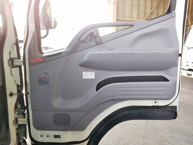 三菱ふそうキャンター平ボディ小型（2t・3t）[写真32]