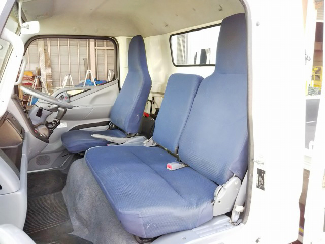 三菱ふそうキャンター平ボディ小型（2t・3t）[写真33]