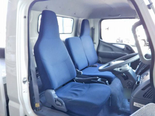 三菱ふそうキャンター平ボディ小型（2t・3t）[写真34]