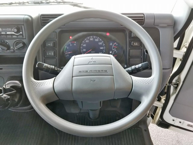 三菱ふそうキャンター平ボディ小型（2t・3t）[写真36]