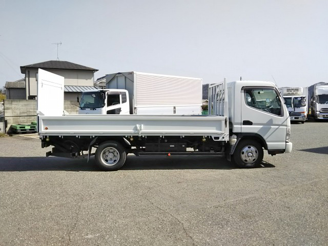 三菱ふそうキャンター平ボディ小型（2t・3t）[写真06]