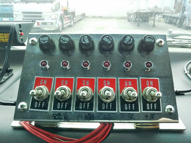 いすゞエルフセーフティローダー小型（2t・3t）[写真33]