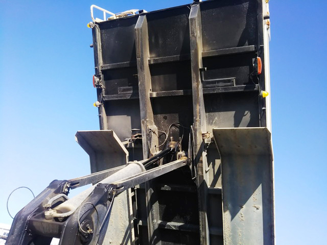 三菱ふそうスーパーグレートダンプ大型（10t）[写真10]