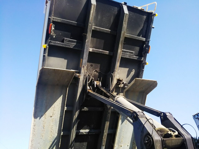 三菱ふそうスーパーグレートダンプ大型（10t）[写真11]