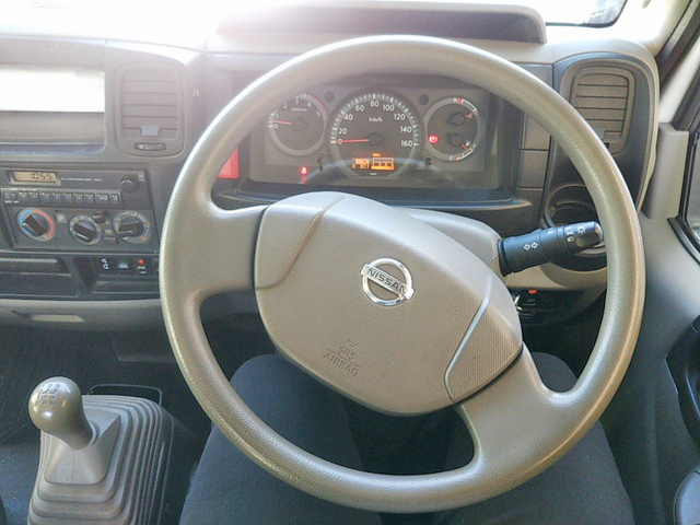 日産アトラス平ボディ小型（2t・3t）[写真13]