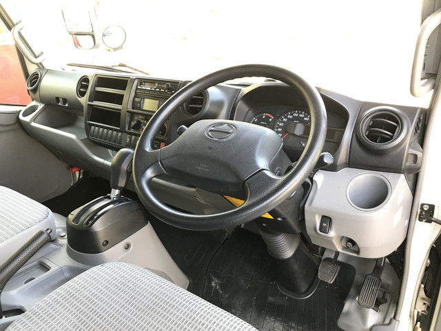 日野デュトロ冷凍車（冷蔵車）小型（2t・3t）[写真30]