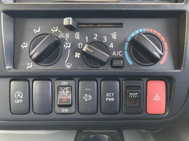 日野デュトロ冷凍車（冷蔵車）小型（2t・3t）[写真32]