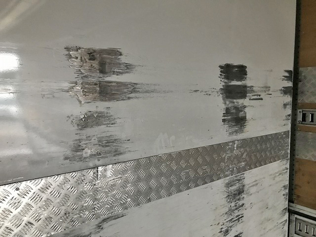 UDトラックスクオンアルミウイング大型（10t）[写真12]