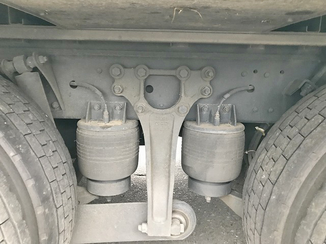 UDトラックスクオンアルミウイング大型（10t）[写真24]