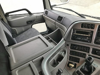 UDトラックスクオンアルミウイング大型（10t）[写真34]