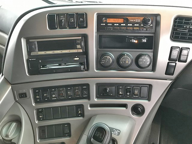 UDトラックスクオンアルミウイング大型（10t）[写真36]