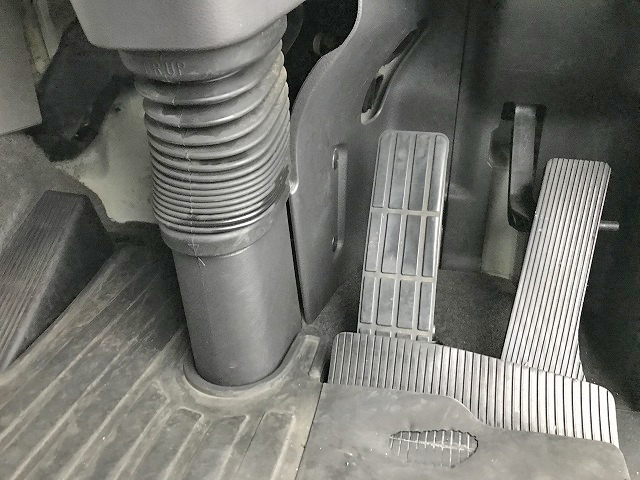 UDトラックスクオンアルミウイング大型（10t）[写真40]