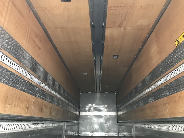 UDトラックスクオンアルミウイング大型（10t）[写真08]