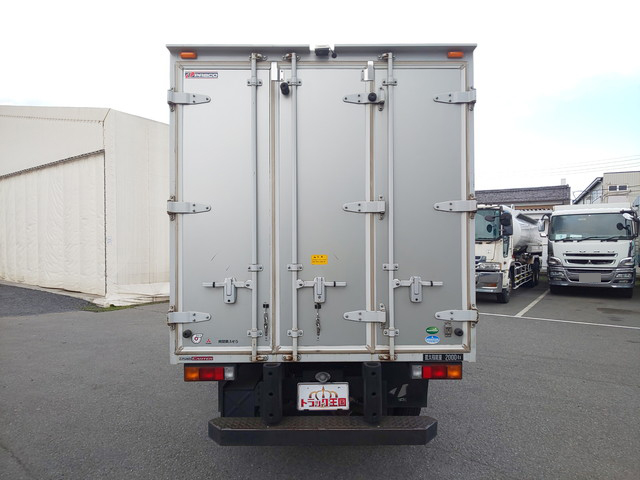三菱ふそうキャンターアルミバン小型（2t・3t）[写真10]