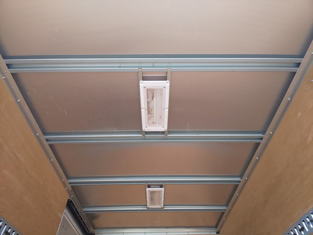 三菱ふそうキャンターアルミバン小型（2t・3t）[写真14]