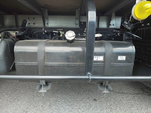 三菱ふそうキャンターアルミバン小型（2t・3t）[写真19]