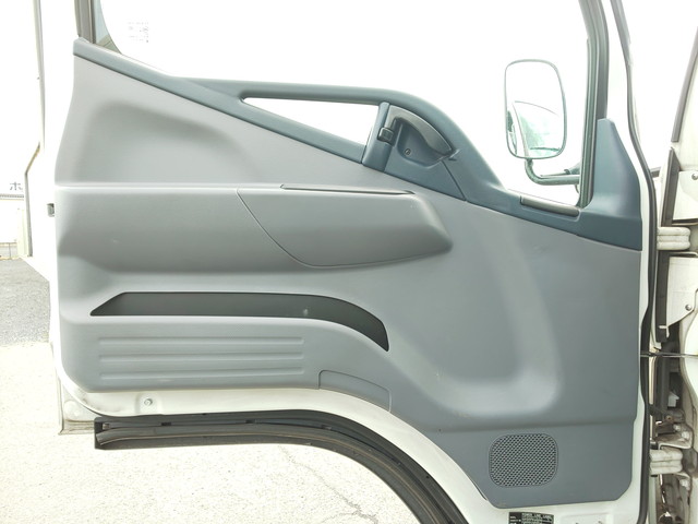 三菱ふそうキャンターアルミバン小型（2t・3t）[写真29]