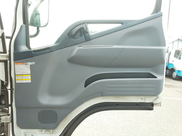 三菱ふそうキャンターアルミバン小型（2t・3t）[写真30]