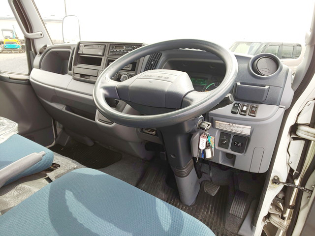 三菱ふそうキャンターアルミバン小型（2t・3t）[写真35]