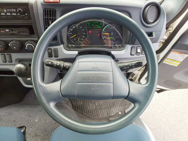 三菱ふそうキャンターアルミバン小型（2t・3t）[写真38]