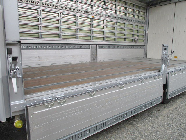 三菱ふそうファイターアルミウイング中型（4t）[写真13]