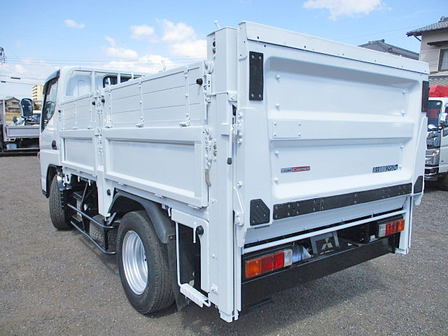 三菱ふそうキャンター平ボディ小型（2t・3t）[写真02]