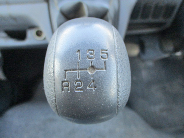 三菱ふそうキャンター平ボディ小型（2t・3t）[写真25]